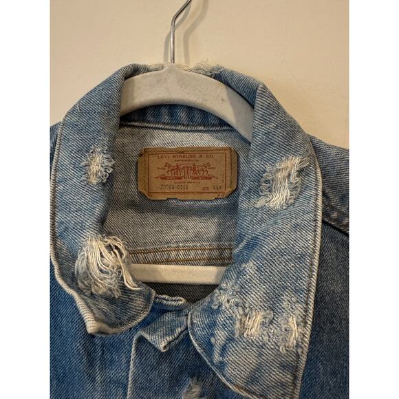 Vintage Levi’s Cropped Distressed Jean Jacket — Women’s S/M - Picture 3 of 8